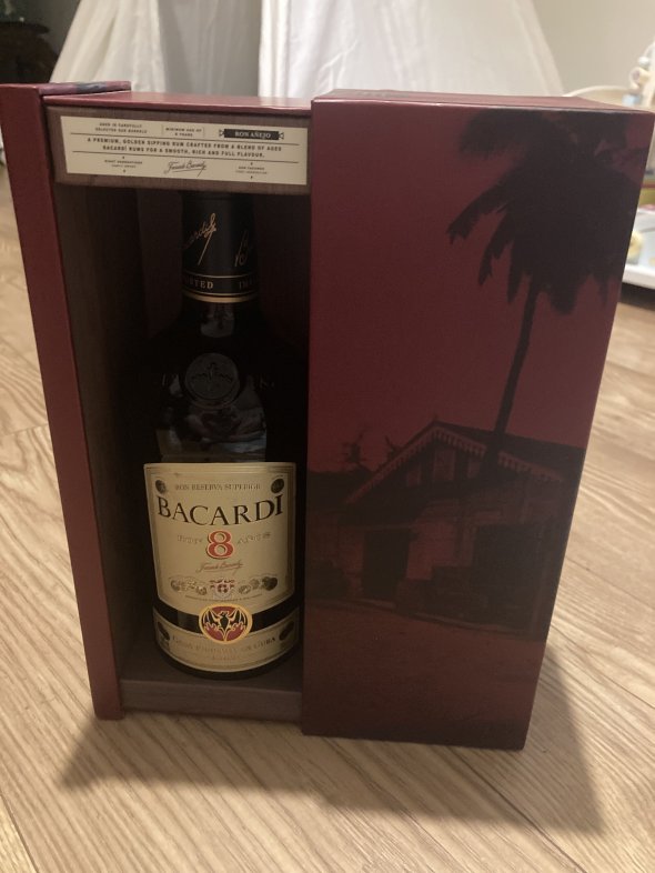 Bacardi Ron 8 anos