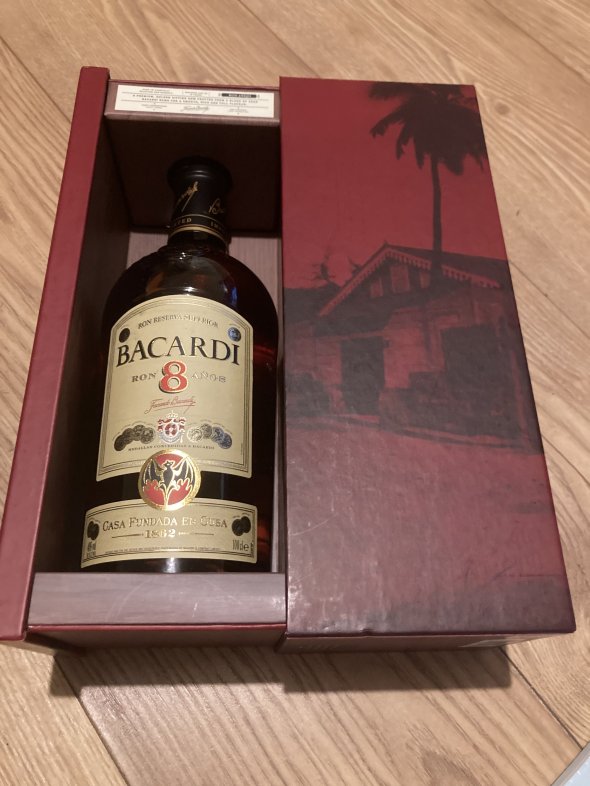 Bacardi Ron 8 anos