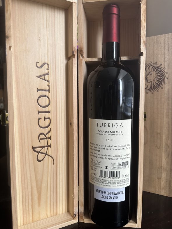 Cantine Argiolas, Isola Dei Nuraghi Turriga, Isola dei Nuraghi IGT