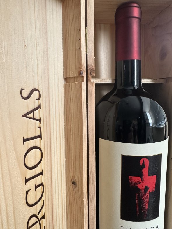 Cantine Argiolas, Isola Dei Nuraghi Turriga, Isola dei Nuraghi IGT