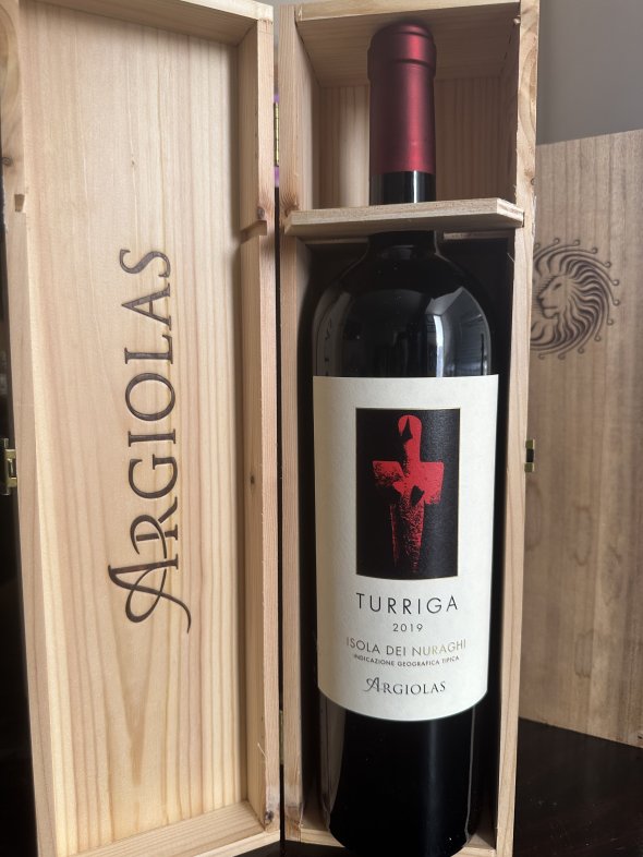 Cantine Argiolas, Isola Dei Nuraghi Turriga, Isola dei Nuraghi IGT