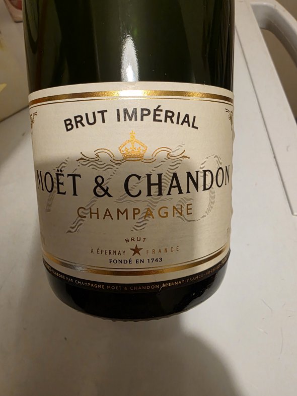 Mo&euml;t & Chandon Brut Imp&eacute;rial Champagne&nbsp;750ml&nbsp;in gift box