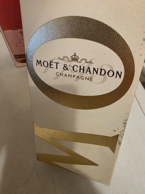 Mo&euml;t & Chandon Brut Imp&eacute;rial Champagne&nbsp;750ml&nbsp;in gift box