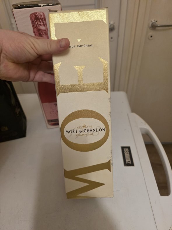 Mo&euml;t & Chandon Brut Imp&eacute;rial Champagne&nbsp;750ml&nbsp;in gift box