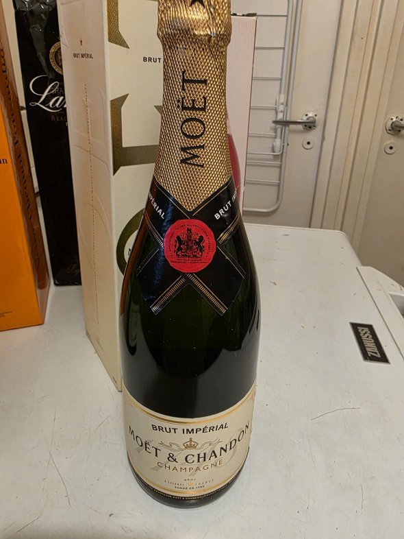 Mo&euml;t & Chandon Brut Imp&eacute;rial Champagne&nbsp;750ml&nbsp;in gift box
