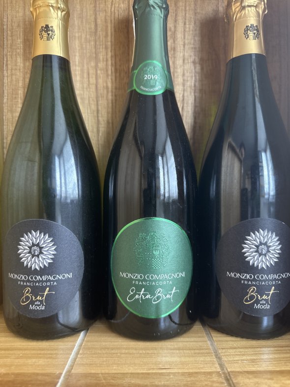 Monzio Compagnoni Cuvee alla Moda Franciacorta-Monzio Compagnoni Franciacorta Extra Brut