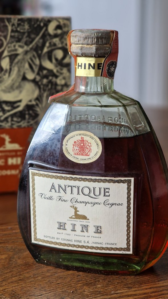 Vintage Hine Antique Fine Champagne Cognac + Original box