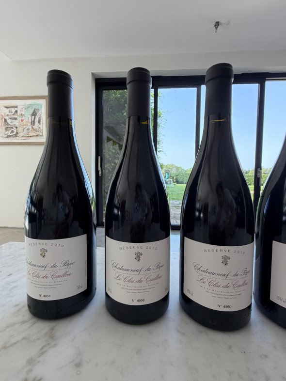 2010 Ch&acirc;teauneuf-du-Pape R&eacute;serve, Le Clos du Caillou, 6x75cl Original Cardboard Carton (WA 100pts)