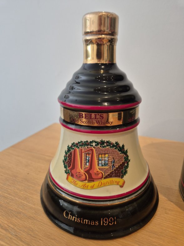 Bell's Christmas 1991 Porcelain Decanter &ndash; Complete with Original Presentation Drum