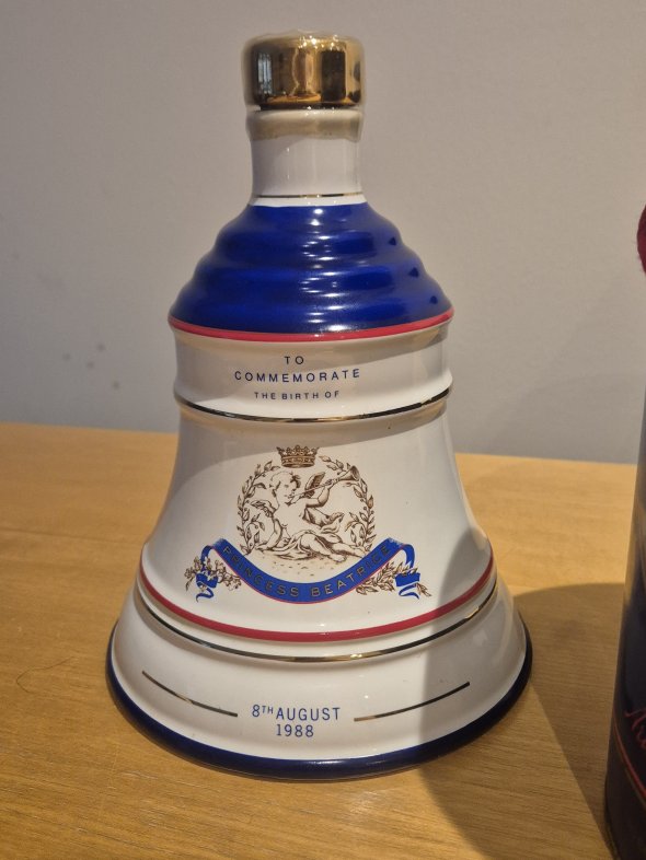 Bell's Royal Decanter &ndash; Princess Beatrice Birth Commemorative (1988)