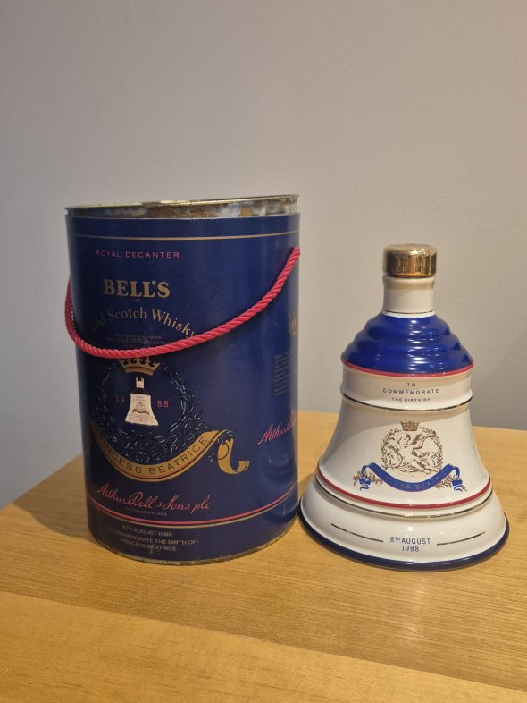 Bell's Royal Decanter &ndash; Princess Beatrice Birth Commemorative (1988)