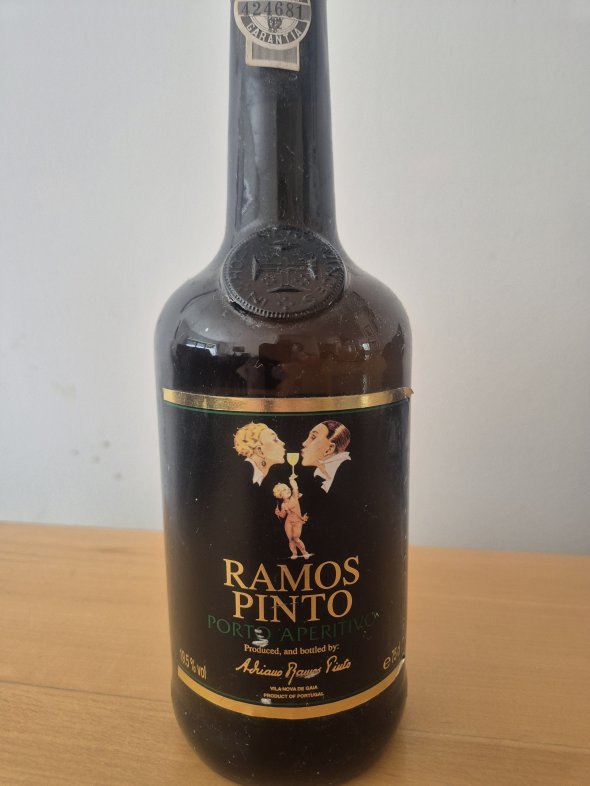 Ramos Pinto Porto Aperitivo (White Port) &ndash; 75cl
