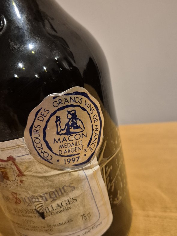 1995 Comte de Signargues C&ocirc;tes du Rh&ocirc;ne Villages &ndash; Mature Rh&ocirc;ne with 1997 Silver Medal