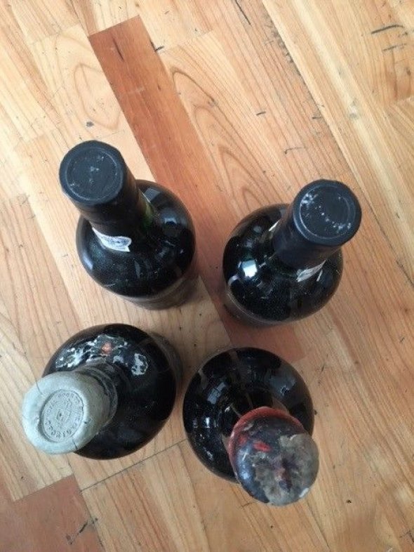 Mixed Port Lot - 1975 Sandeman, 1970 Royal Oporto, Churchill's Finest Character Vintage Port