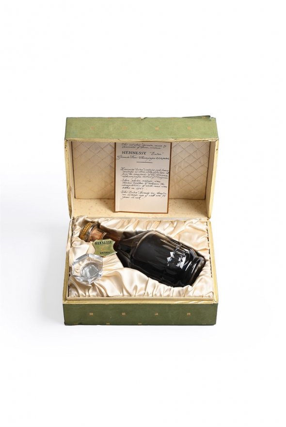 Hennessy Extra Cognac in Baccarat decanter (bottled 1960)