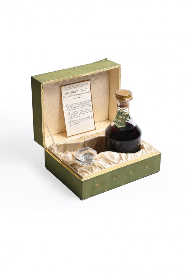 Hennessy Extra Cognac in Baccarat decanter (bottled 1960)